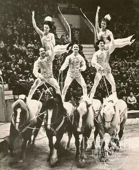 我真的不怕麻烦，谁叫这件“泳衣”一样的Bodysuit太时髦~