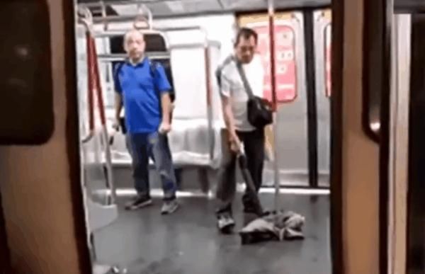  暴徒：面对暴徒，香港“地铁阿公”雄风依旧！