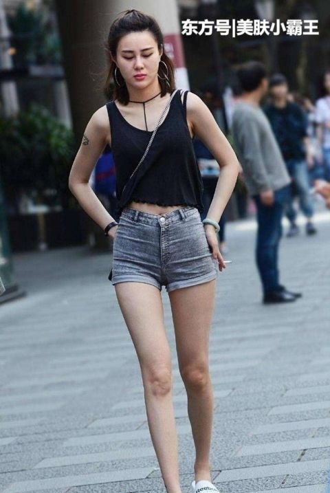  换季|街拍女神：换季时尚穿搭，街头的美女一个比一个养眼
