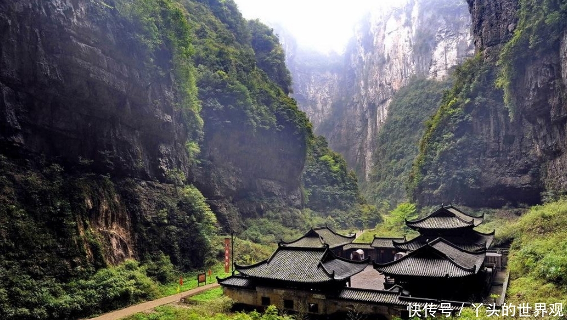 为拍电影花300万建造的景点，虽然全是仿古建筑，但游客却非常多