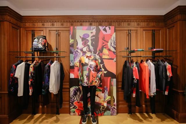 Paul Smith于2018年秋冬系列推出Dreamer印花图案，将迷幻梦境呈