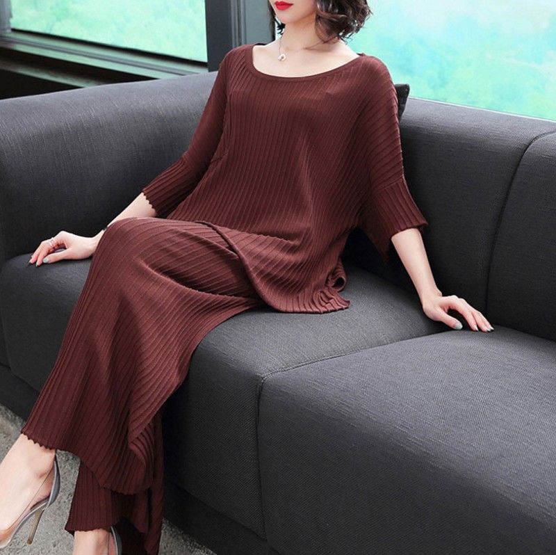 70后姐姐真会打扮，这些时尚套装穿身上，嫩美得像18岁小姑娘