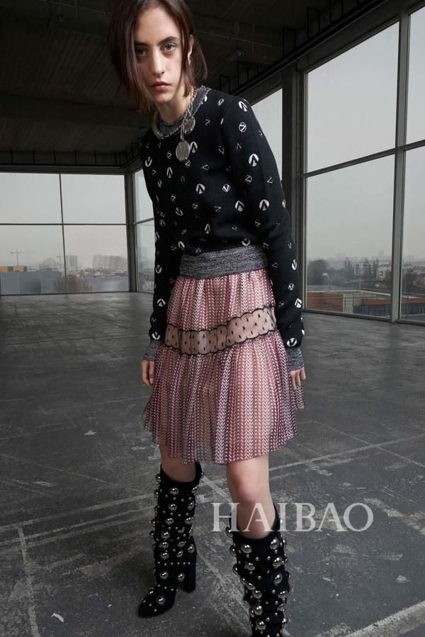 詹巴迪斯塔瓦利  2018早秋女装系列媒体预览：徜徉于高雅的艺术天