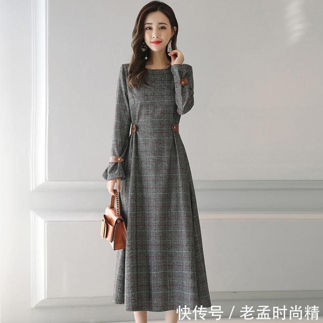  『时尚条纹初』时尚穿搭：女人一定穿连衣裙才性感可爱，奔三的女人穿上气质脱俗减龄又遮肉！