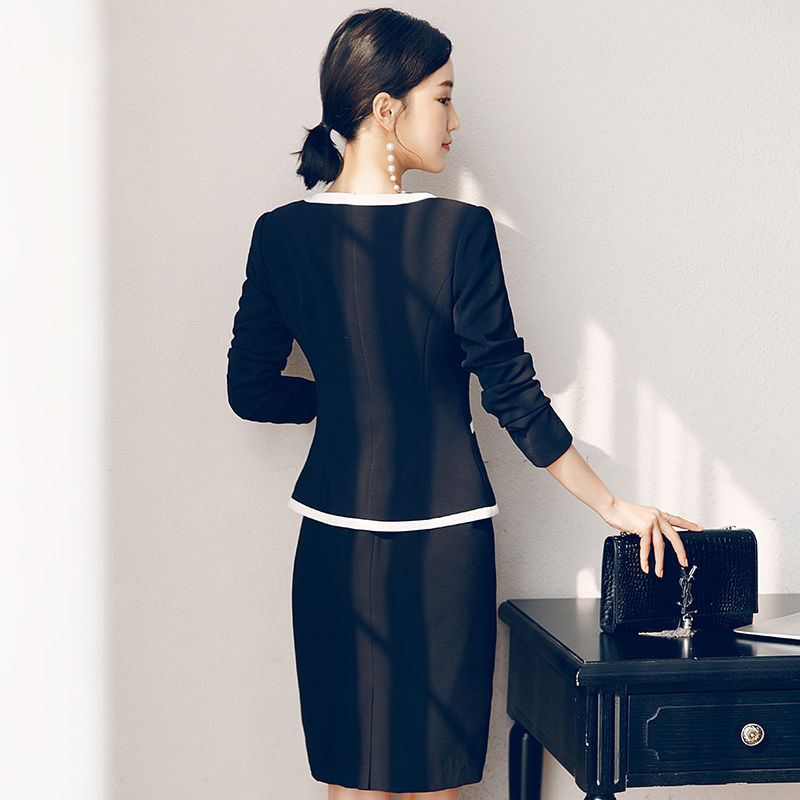 小姨从德国出差回来，穿上这样的连衣裙，实在太迷人，美到不敢认