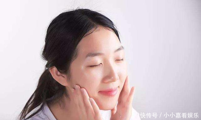  『脸部』牛奶加“它”涂抹脸部，一个月皮肤白嫩又光滑，色斑也变淡了不少