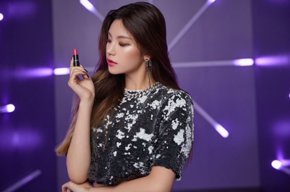 推出■Kowave美妆创意总监推荐！本周热门彩妆新品 ,只需一支口红即可完成视线集中彩妆!
