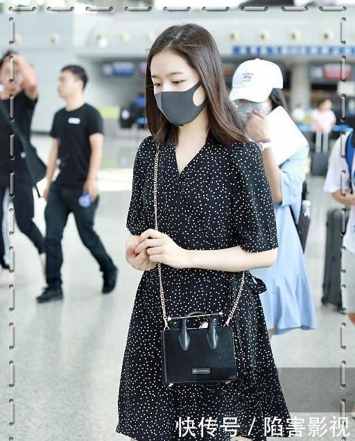 杨幂就是杨幂！32岁穿波点裙不差李兰迪，网友：这嫩装的我服