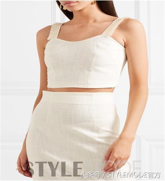 跟上这股白色风潮，必须拥有三款白色上衣单品！