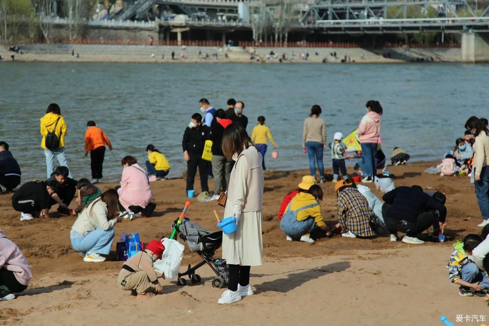  『黄河』【春分】黄河边的美女拍拍拍