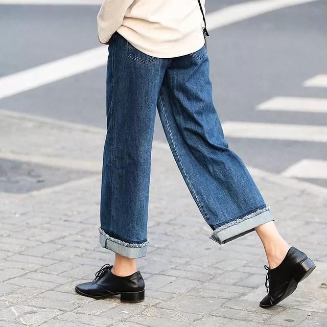 阔腿裤也太好看了!9分裤+平底鞋，这对CP今年很火!