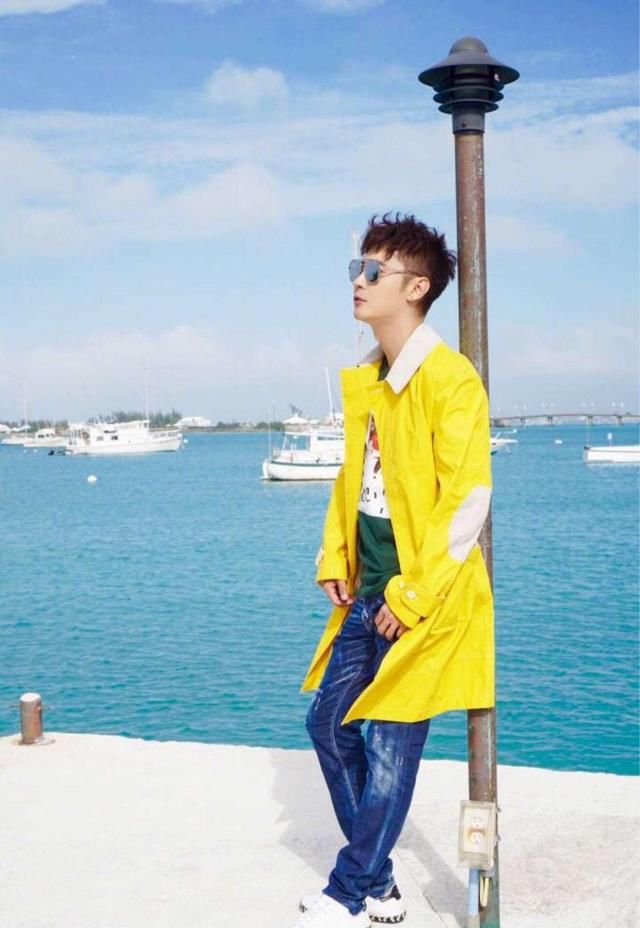 流行色之黄色，张丹峰还有这一面，看起来真真叫帅