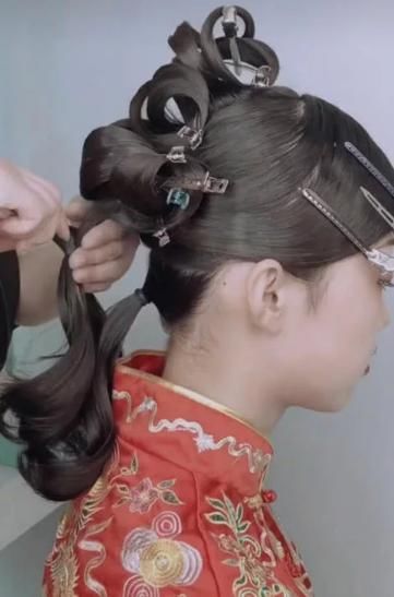 抖音有一“新娘”火了！把单眼皮的魅力变成