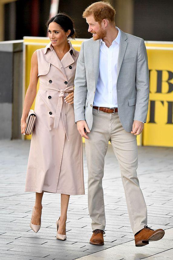 梅根一改往日奢华风, 穿起了低调平价的品牌, 学习凯特够聪明!