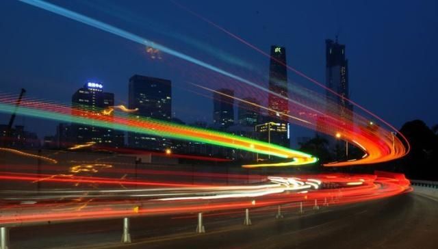 摄影技巧:拍摄车轨,这四招教你拍出好看的车轨