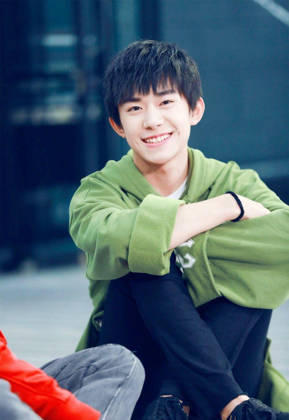 30岁的助理说，和17岁的四字弟弟谈恋爱，绝对不是姐弟恋