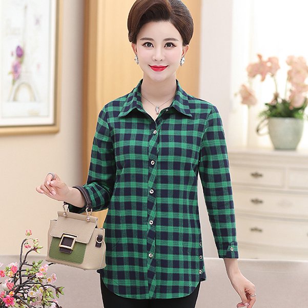 新颖又不贵的秋装妈妈外套，时髦又减龄，穿出时尚感