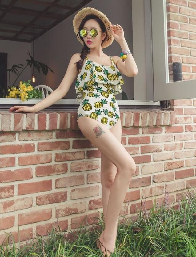 身材紧致的比基尼泳衣美女，彰显不俗品味，真迷人！