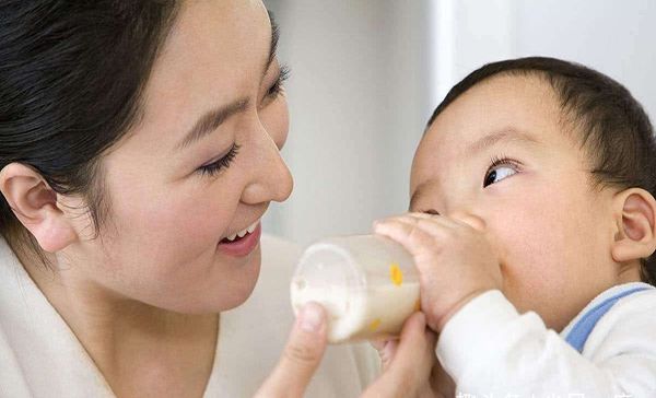 解决■新生儿宝宝需要喂水喝吗?每天应喝多少水?解决宝宝不喝水的妙招