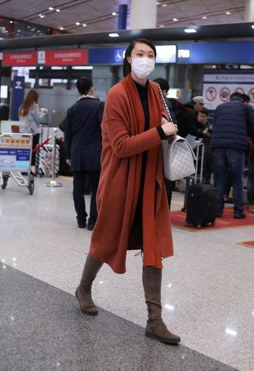 惠若琪的腿已经够长了, 穿超短裤还要两边开叉, 网友: 逼死普通女