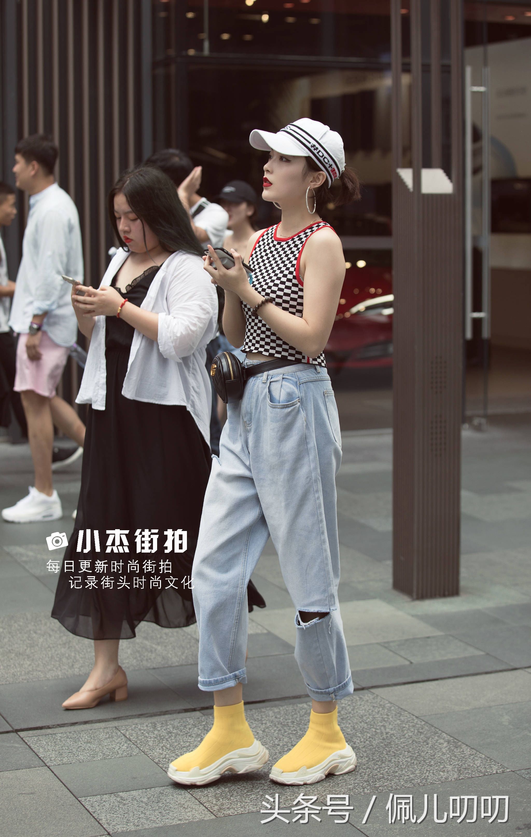 素人街拍，气质不输明星，穿搭有型，还有满屏的高颜值大长腿!