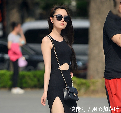 街拍长发墨镜时尚气质美女,若隐若现的透视装给人无限遐想