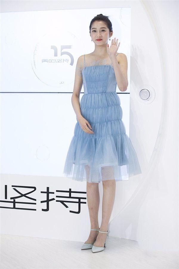 关晓彤自从换了造型师,就再没穿错过,腿长腰细的优点全出来了!