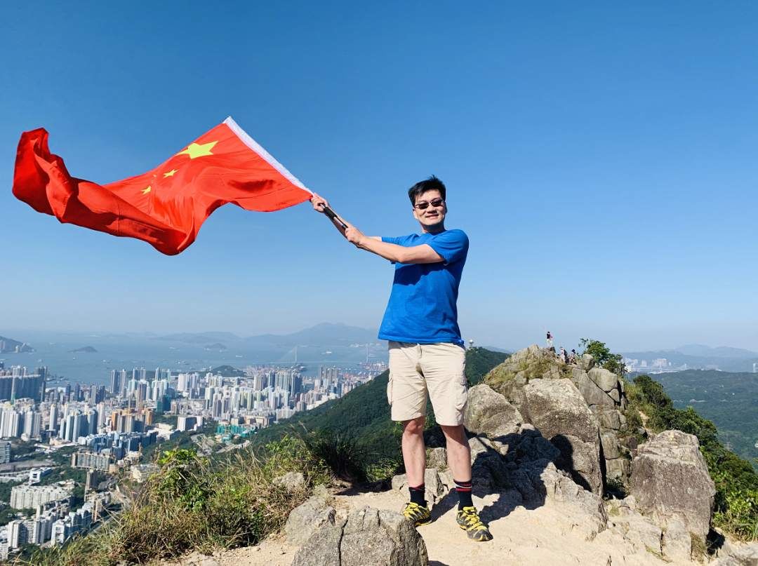  [狮子山]燃！香港青年登狮子山，挂15米宽超大国旗
