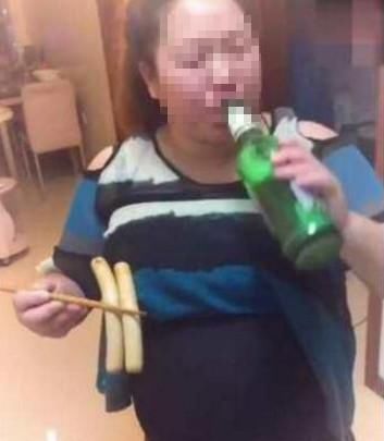 孕妇怀孕期间 ,喝酒吃烧烤 ,喝饮料吃方便面，网友说：不配当妈