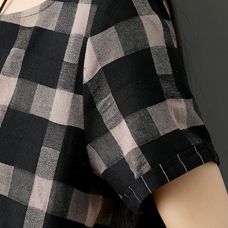 年过40的你偶尔装嫩一下，多穿这样的连衣裙配高跟鞋焕发女人味