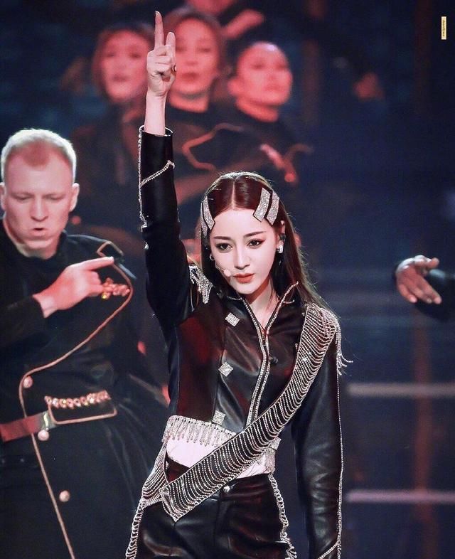  同款：Jennie同款发型谁不想拥有?