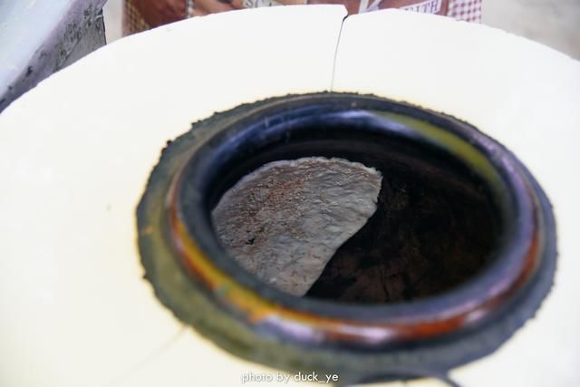  『荆州』湖北荆州特有美食，两人协作才能完成，流传千年只能在街头吃到！