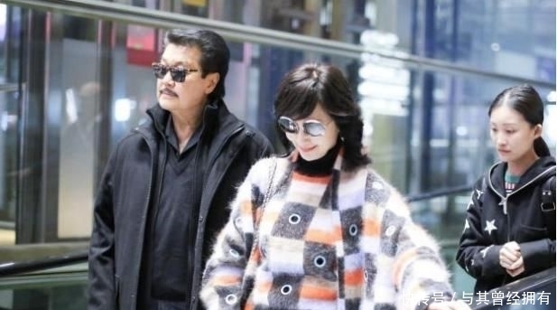 【大衣】赵雅芝真是时尚搭配教科书,照着这8套大衣穿,时髦又减龄!
