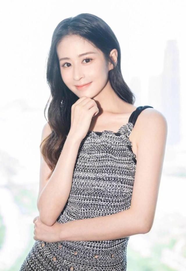 颖儿夫妇同框出席活动，双手紧握 网友：这一对肯定幸福！