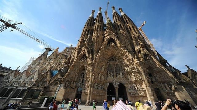 世界上最牛的4大建筑,一个建造100多年还没完工,中国有一个上榜