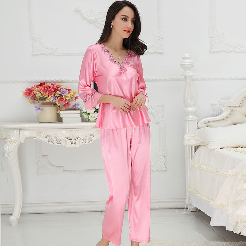 为什么女人睡觉非要穿睡衣?瞧瞧下面女人怎么穿，让你一饱眼福