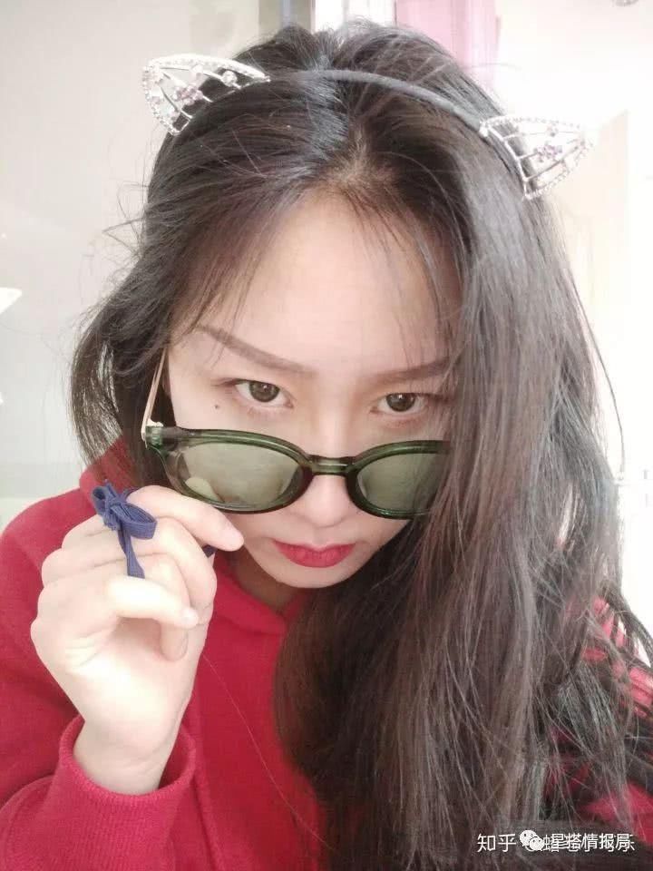 有没有化妆和素颜差别很大的，朋友没有认出来的故事?