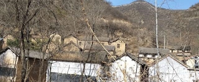 被称为“无人区”的涉县小山村被城里人看中 买下几座院子养老