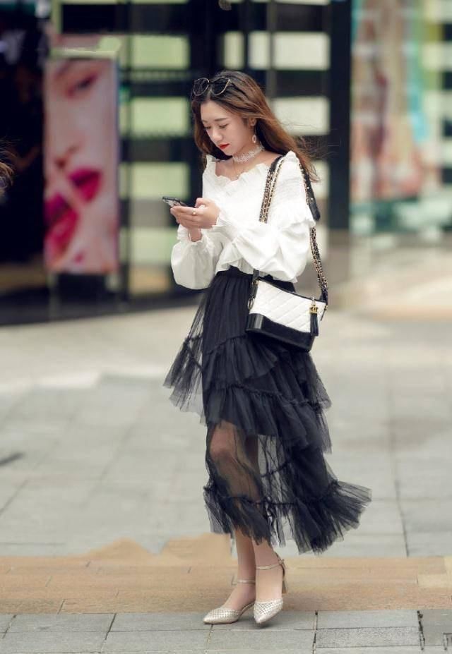  「美女」夏季街头美女风采各不相同，清新美丽与优雅成熟，谁能令你心动