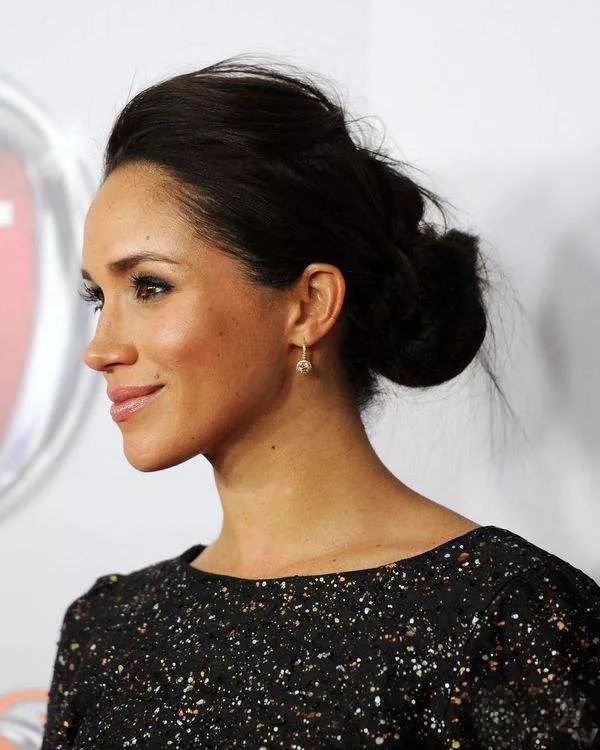 正牌王妃撞衫“绿茶情妇”？英国网友又开始八卦了...