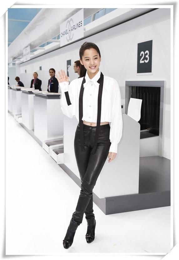 欧阳娜娜厉害！一袭吊带裙满屏女人味，网友直呼：好想做你男朋友