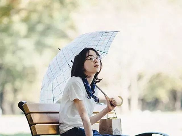 拥有一把可以当配饰的晴雨伞，是种怎样的体验?