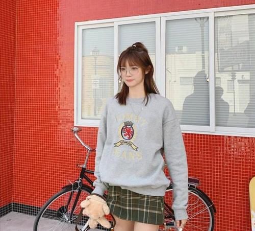  「生在选择」小姐姐真会穿，简单的衣服穿出大牌效果，这就是会穿懂搭的魅力！