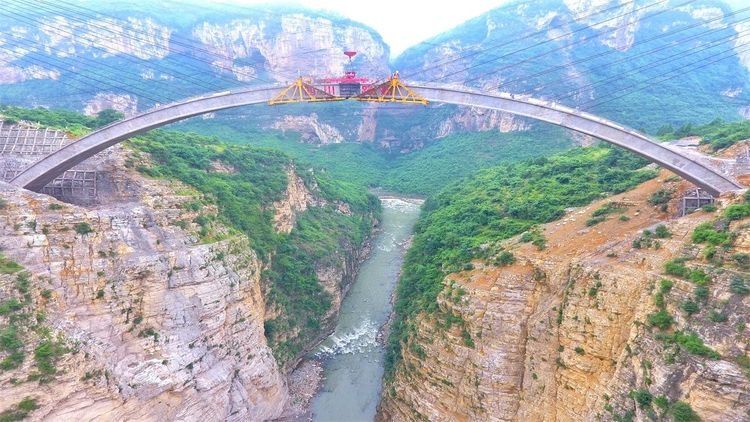  #智慧#山上没有任何支撑，跨山大桥是如何修建的？工程师智慧令