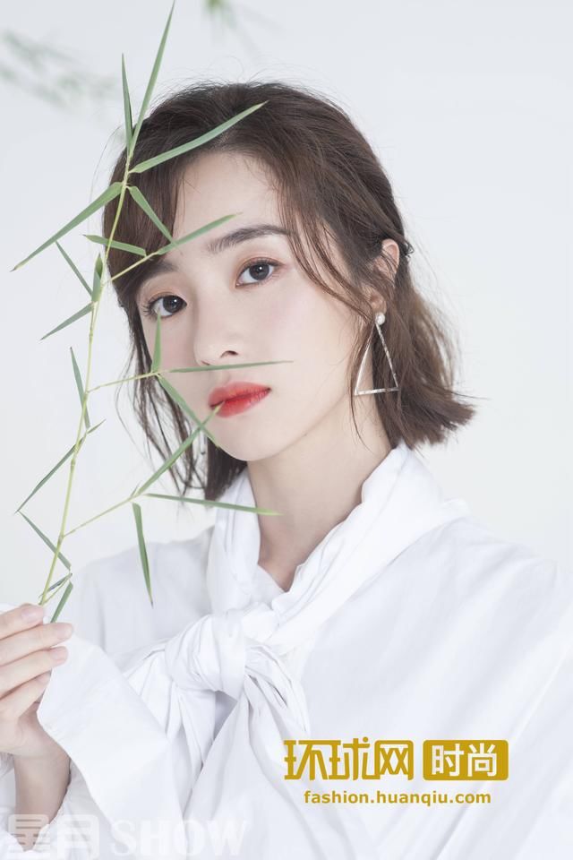 胡冰卿时尚大片魅力曝光，风格时尚抢眼！