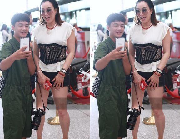 别人笑我太疯癫，我笑别人看不穿，48岁钟丽缇机场秀诠释的很精彩