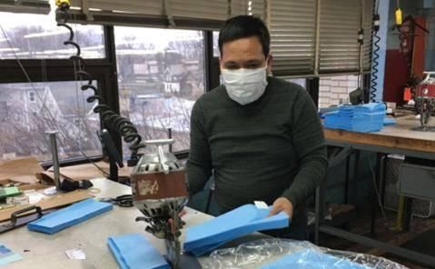  『转行』纽约服装公司“转行”生产防护装备：每做一个都在亏损