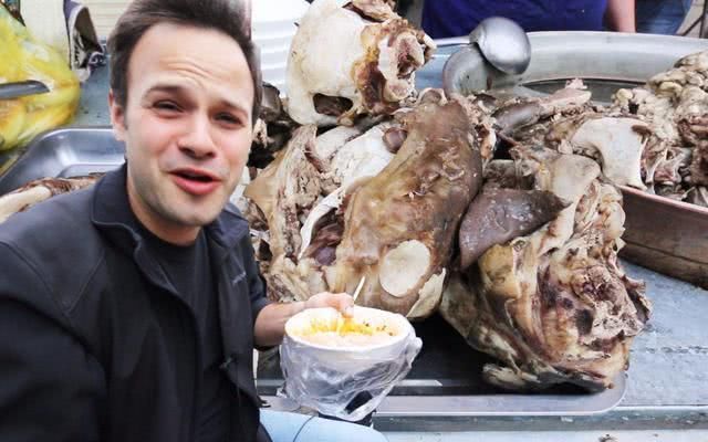 现国人都爱去国外旅游,但来华玩的老外比例却在降,原因发人深省