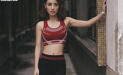 小姐姐打底裤穿出优雅柔美的曲线身段，凹凸有致的身材