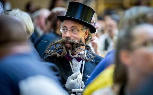 欧洲旅游看到一场美髯大赛,各种奇怪的造型都有,网友:乐喷了!